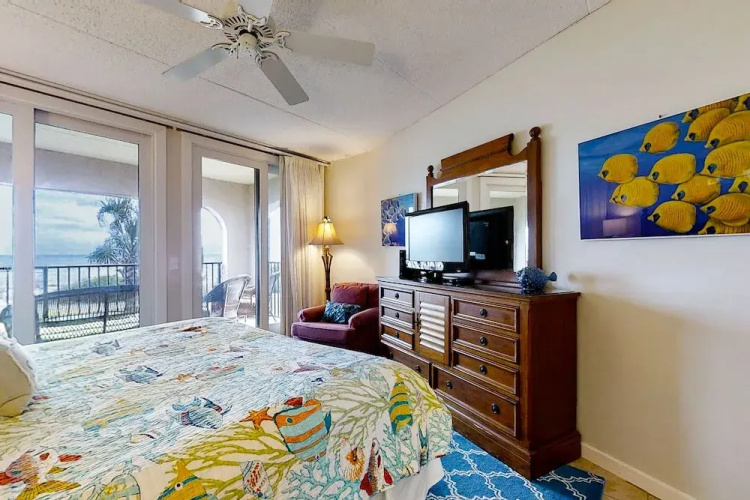 Beachfront Condo With Beach Access, Balcony, AC, Pool & Tennis