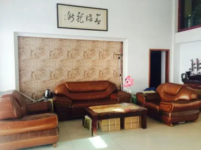 Longqiu Hotel