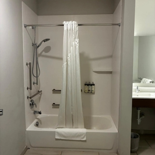 Holiday Inn Express & Suites St Peters by IHG