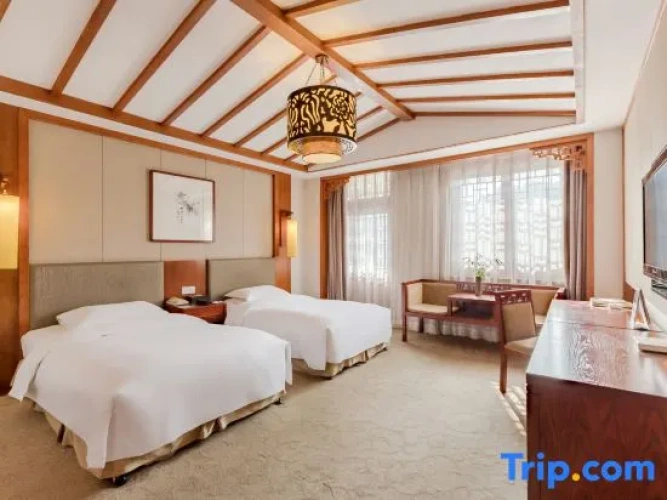 Standard room with lake view
