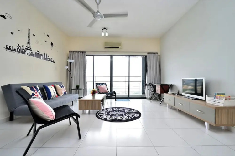 6-8 pax SetiaWalk 5min LRT Cozy Apartment Puchong Over view