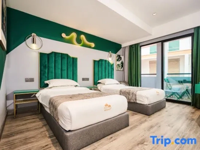 Deluxe Twin room with balcony