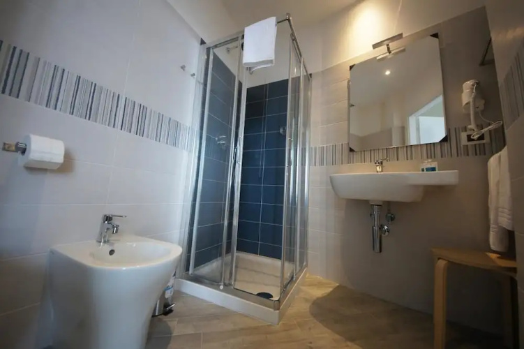 Luna Rooms