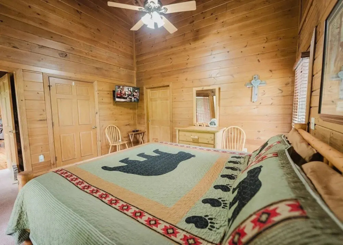 Absolute Bearadise 3 Bedroom Cabin by RedAwning