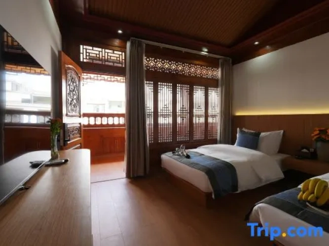 Standard Twin room with view