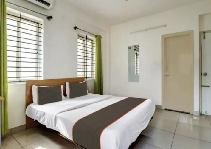 S M Suites