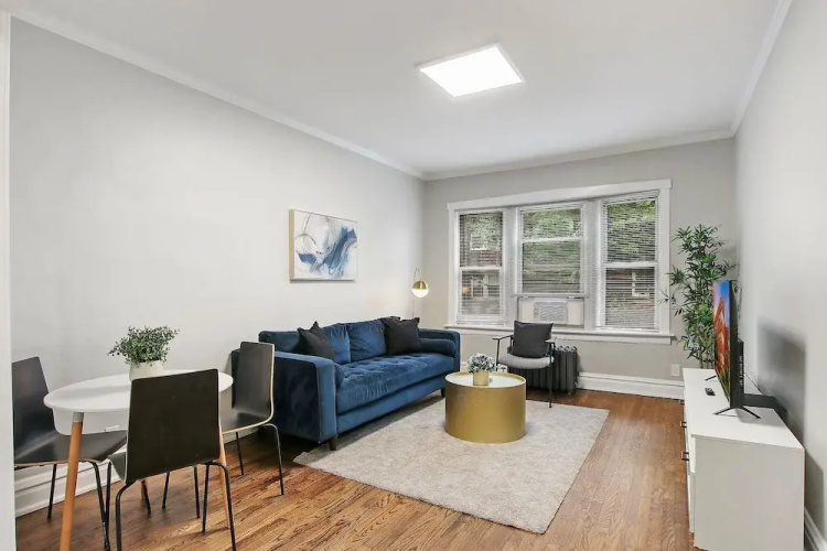 Chic 2BR Apt - Roscoe 1