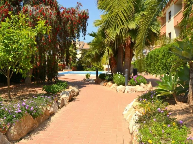 3 Bedrooms Apartment