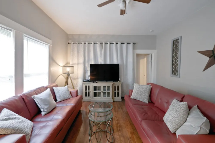 Laurel Coral-Sleeps 5-Studio