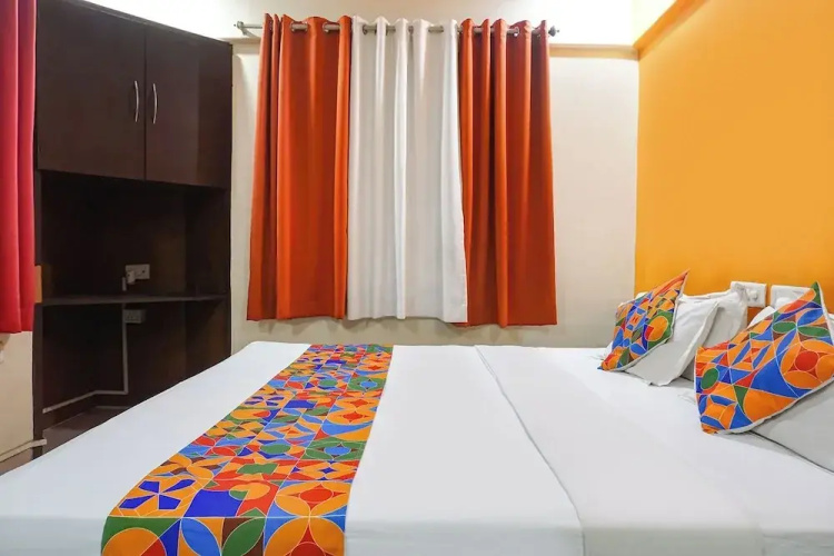 Fabhotel Royal Residency - Nr Phoenix mall