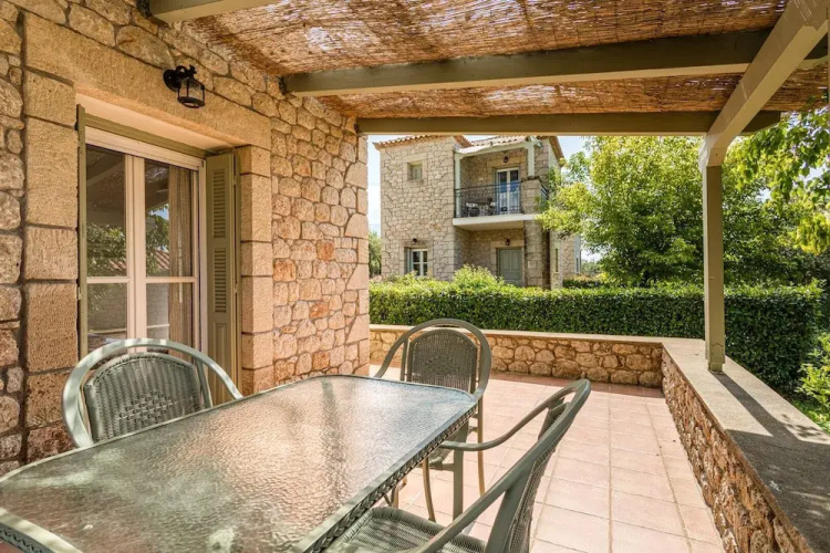 Lithos Stoupa Villas