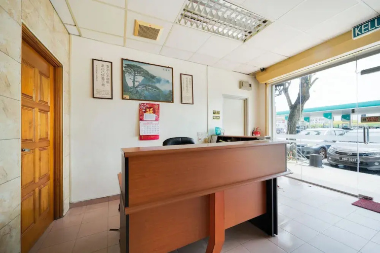 OYO 89461 CP Hotel