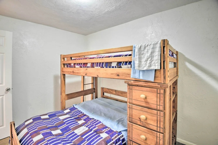 Waterfront Welaka Escape w/ Private Docks!