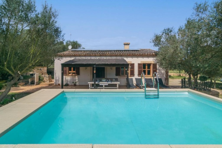 2 Bedrooms Villa