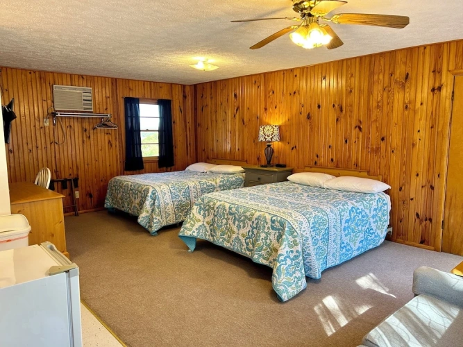 Deluxe Quadruple room with partial view