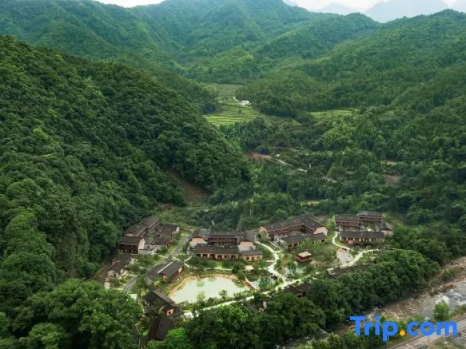 Julong Guniujiang Resort