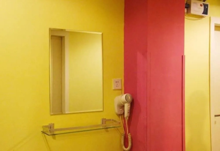 Super 8 Hotel