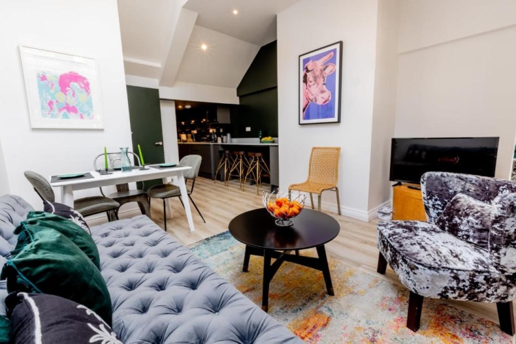 2 Bedrooms Apartment