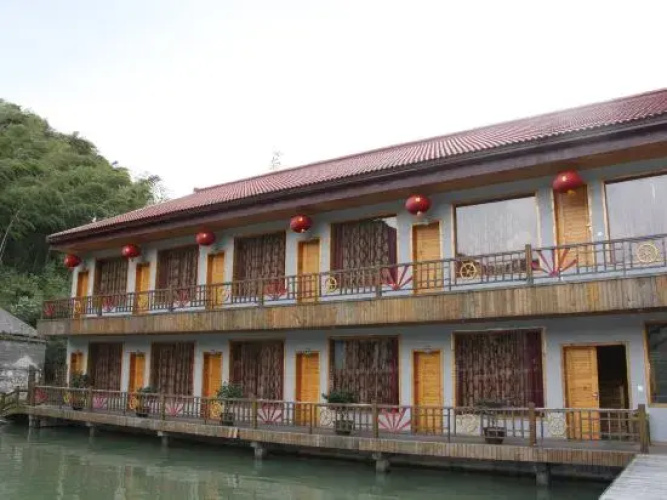 Shangri-La Holiday Manor