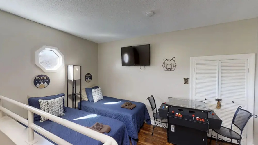 Smoky Top Summit 2 Bedroom Condo by RedAwning
