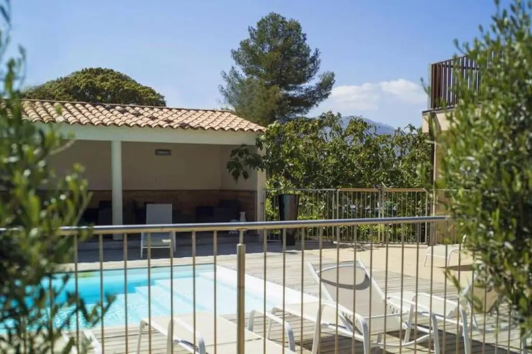 Appartement dans résidence avec piscine