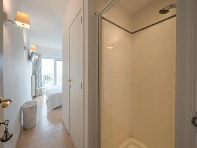 Spacious 9-guest Knokke Apt