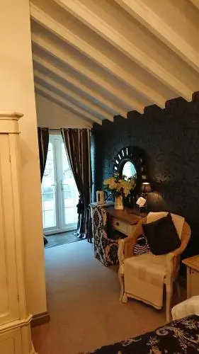 Teardrop Cottage