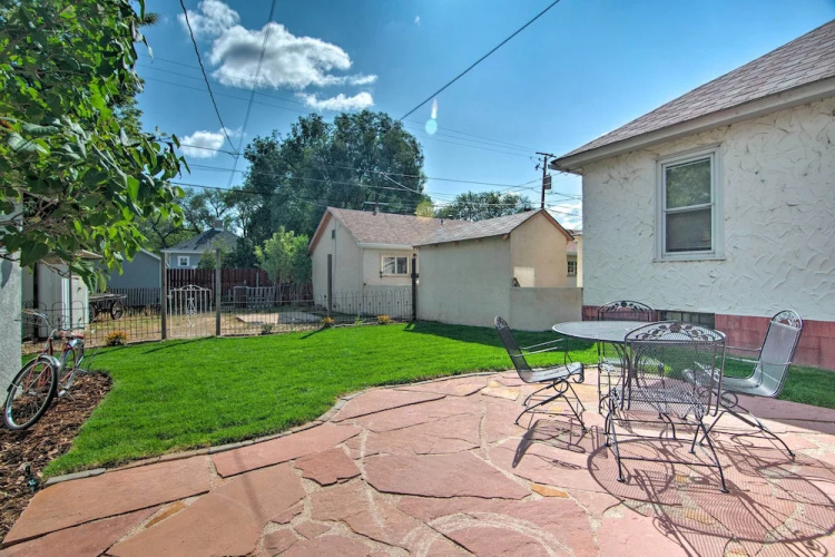 Walk to University: Dtown Laramie Home!