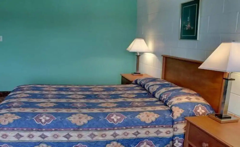 Country Host Motel