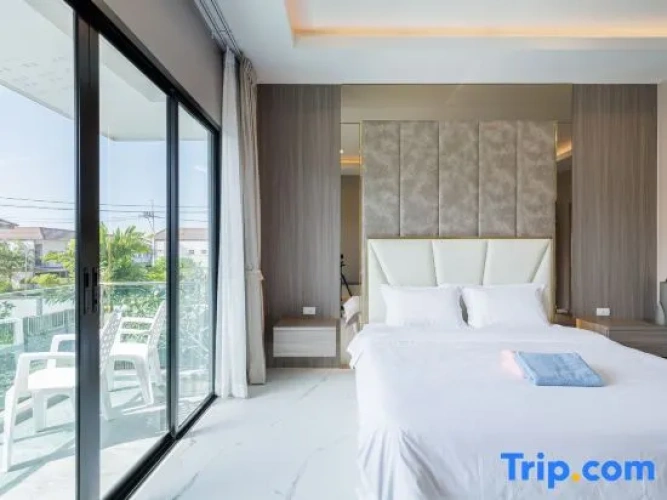5 Bedrooms Villa