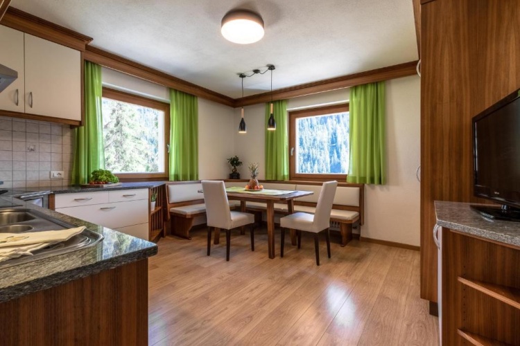 2 Bedrooms Apartment