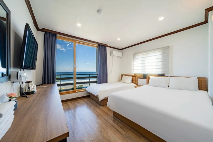 Standard Twin room with ocean view