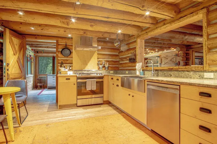 The Barn on Warm Springs Creek - 9 Riverfront Acres
