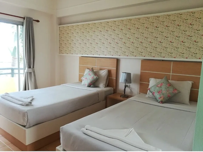 Standard Twin room with city view