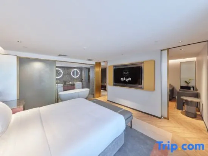 Quadruple Family Suite