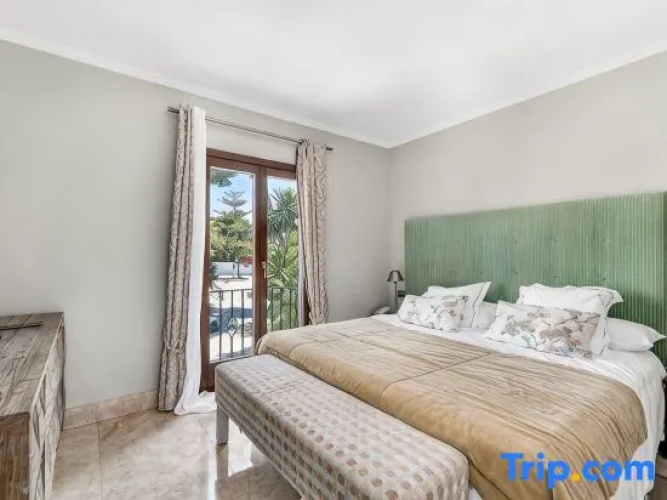 All About Puente Romano Penthouse Suite - Marbella