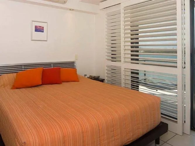 Commodore Apartments