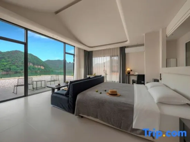 Standard Double room with balcony and with lake view