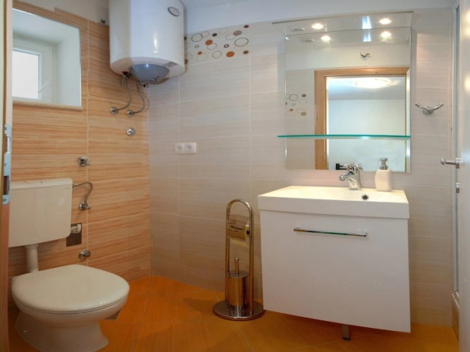 Apartments & rooms Rina