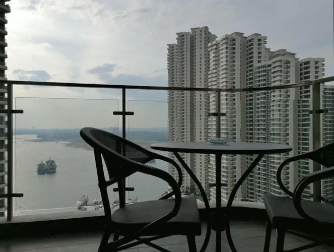 Favoured Seaview Suite