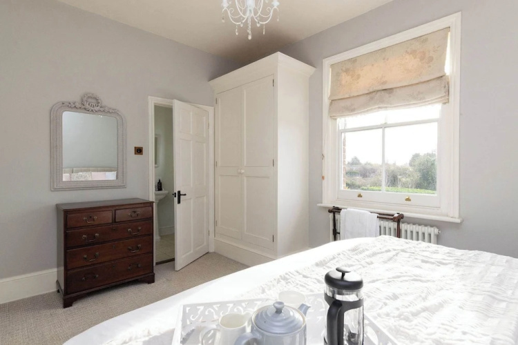 House Annexe Sleeps 18 Heated Pool