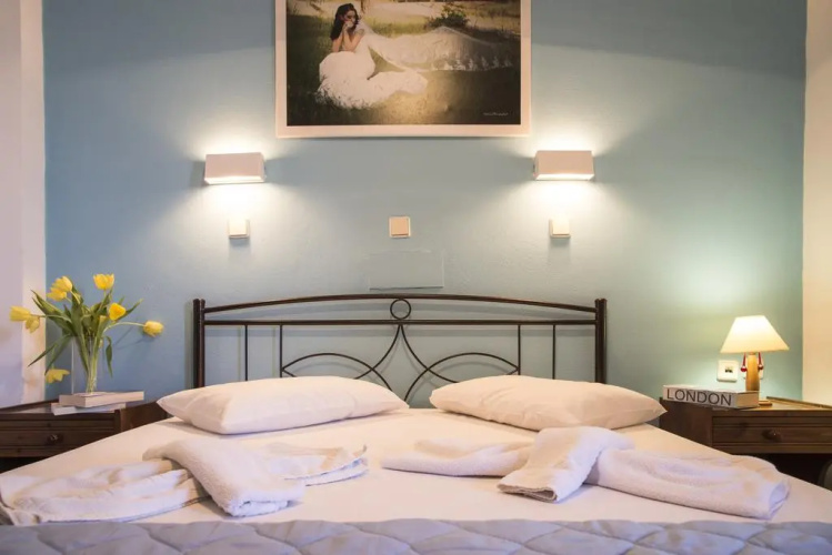 Yannis Yard Studios and Apartments