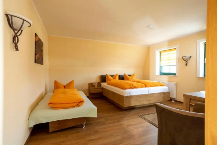 Standard Triple room