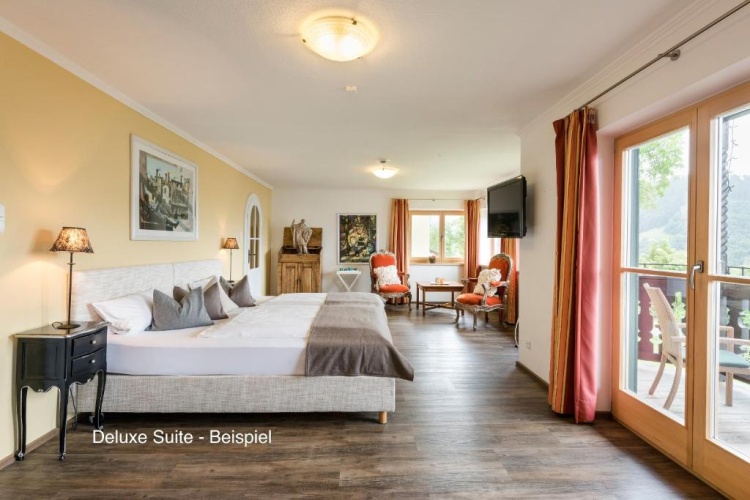 Deluxe Double Suite with lake view