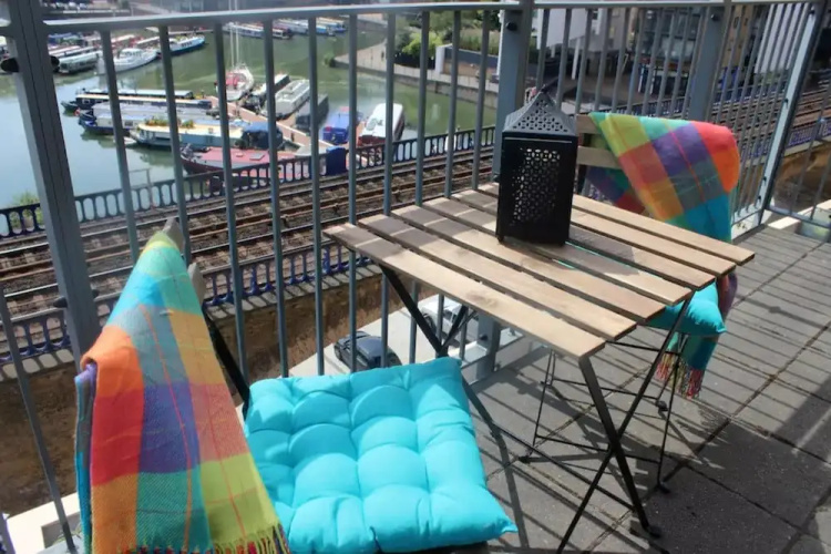 2 Bedroom Flat In Limehouse