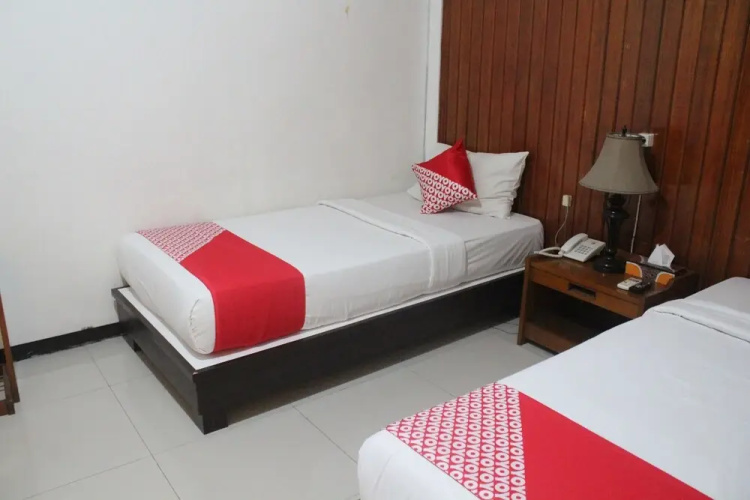 Wisata Hotel by OYO Rooms