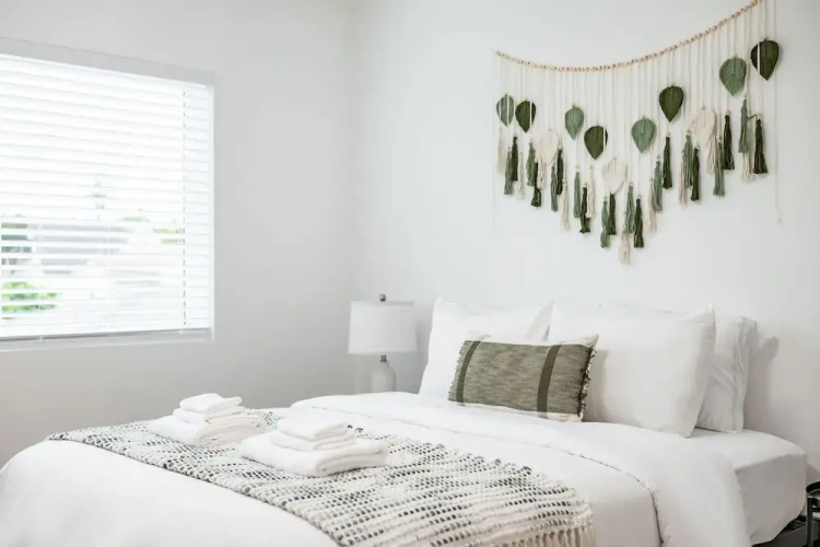 Alhambra new Modern House 30plus Days Welcome