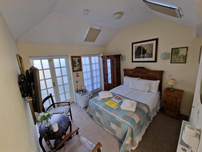 Standard Double Basement room