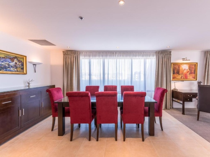 1 Bedroom Penthouse Apartment