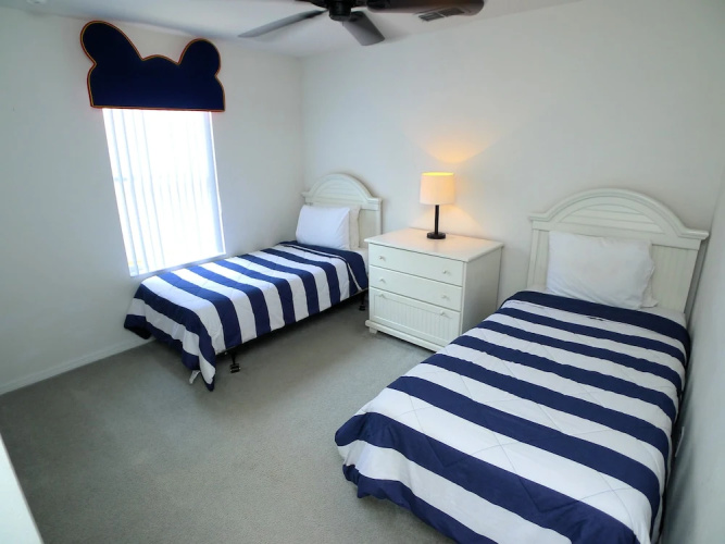 4 Bed Pool Home 253